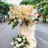 Hoa và Lời Chúc: Kệ Hoa Chúc Mừng Đầy Phấn Khích