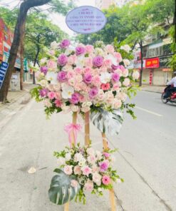 Hoa và Lời Chúc Tốt Đẹp: Kệ Hoa Dành Cho Những Thành Công