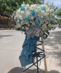 Hoa và Sự Thành Công: Kệ Hoa Chúc Mừng Cho Mọi Dịp
