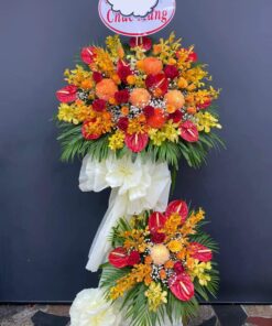 Hoa và Kỷ Niệm: Kệ Hoa Chúc Mừng Cho Những Ngày Đặc Biệt