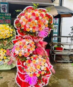 Nở Rộ Với Niềm Vui: Kệ Hoa Chúc Mừng Gửi Tới Ngày Hạnh Phúc