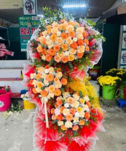 Hoa Đẹp Dành Cho Thành Công: Kệ Hoa Chúc Mừng Với Tâm Hồn Tươi Sáng