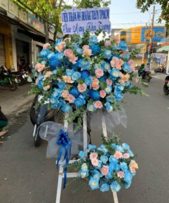 Chia Sẻ Niềm Vui: Kệ Hoa Chúc Mừng Đánh Dấu Thời Khắc Tươi Sáng