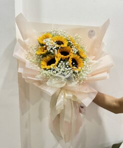 Sinh Nhật Đầy Yêu Thương: Bó Hoa Tươi Đặc Biệt