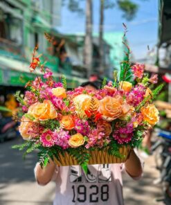 Vẻ Đẹp Tự Nhiên: Lẵng Hoa Tươi Trong Trái Tim