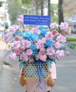 Kỷ Niệm Tình Yêu Với Lẵng Hoa Tươi