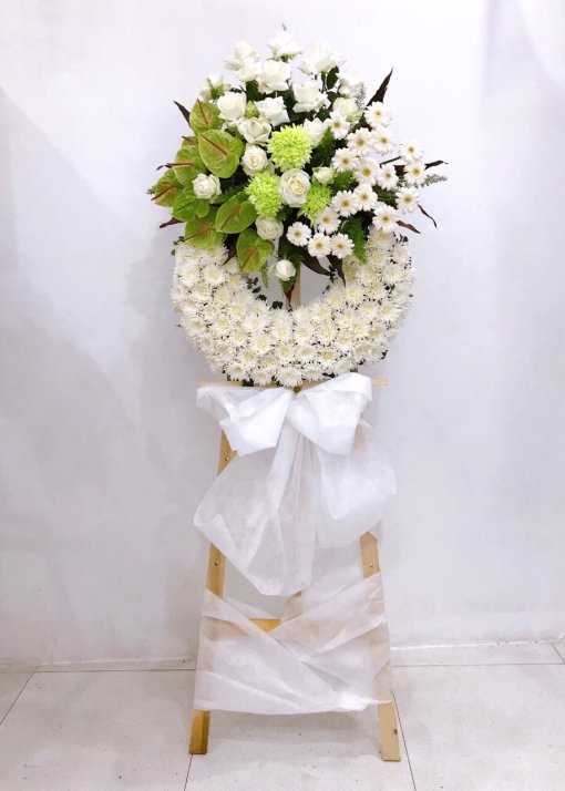 Kệ Hoa Chia Buồn Trong Kỷ Niệm
