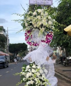 Lời Chia Buồn Cuối Cùng: Hoa Viếng Gửi Lời An Ủi