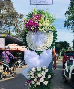 Hương Thơm Bất Tận: Hoa Chia Buồn Trong Nỗi Đau