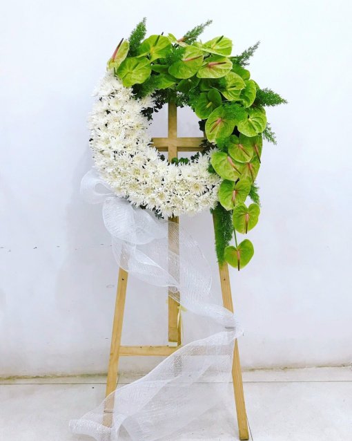Kệ Hoa Chia Buồn Hiện Đại