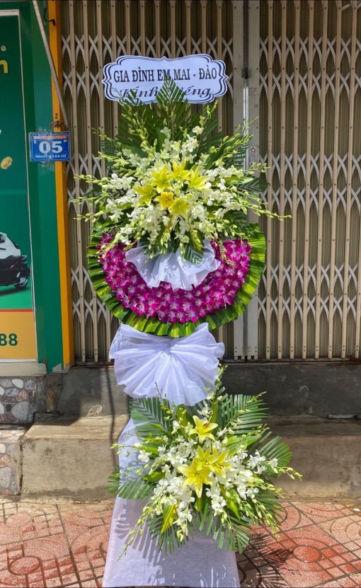 Kệ Hoa Chia Buồn