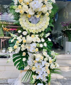 Hoa Chia Buồn Trong Nỗi Đau