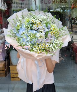 Tú cầu kết hợp với tana cỏ đồng tiền tạo ra bó hoa tròn xinh sắn