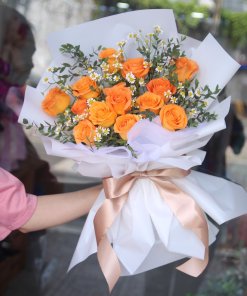 Hoa hồng cam phối giấy trắng đẹp xuất sắc