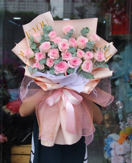 Bó hoa hồng lạc thần phối giấy hồng