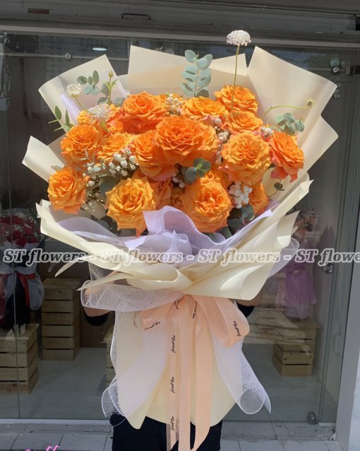Hồng spirit bó giấy vàng kem