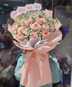 Bó hoa hồng dưới ánh nắng