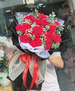 Bó hồng ohara giấy đen sang trọng