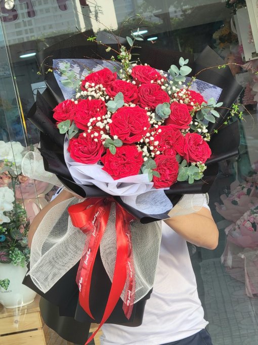 Bó hồng ohara giấy đen sang trọng