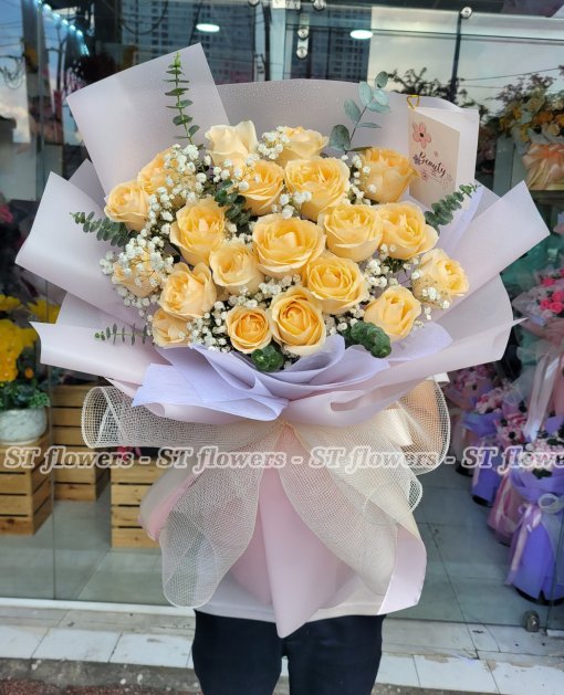 Bó hồng màu hột gà phong cách hiện đại