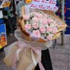 Bó hoa hông kem cồ giấy xi
