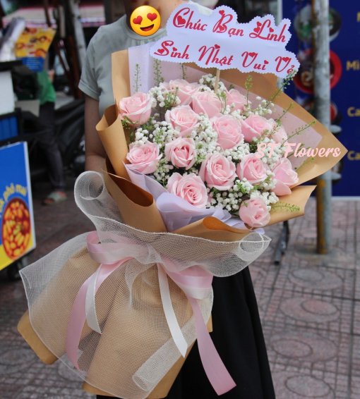Bó hoa hông kem cồ giấy xi
